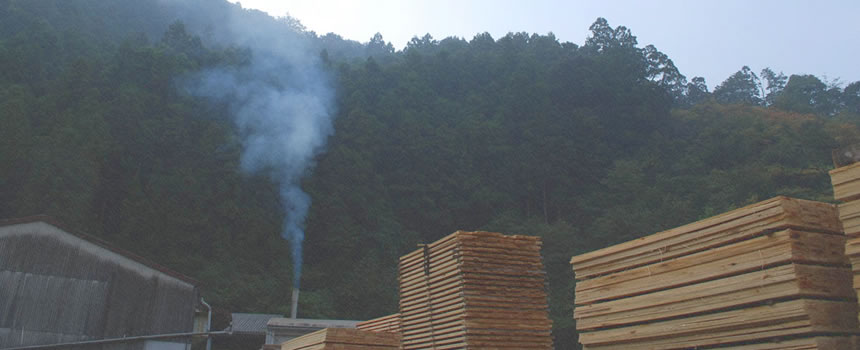 木材乾燥の煙